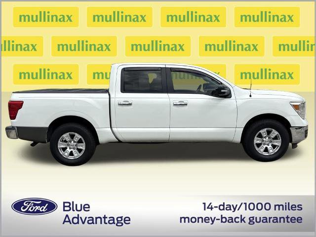 Used 2019 Nissan Titan SV RWD image 2