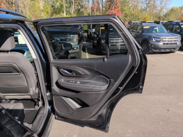 Used 2022 GMC Terrain SLE w/ Driver Convenience Package AWD/4WD image 16