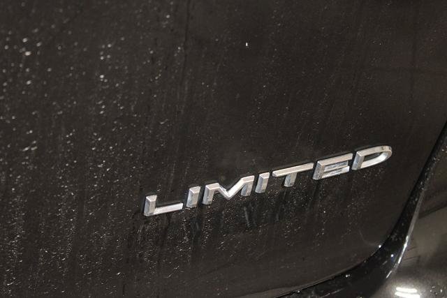 Used 2023 Chrysler Pacifica Limited FWD image 24