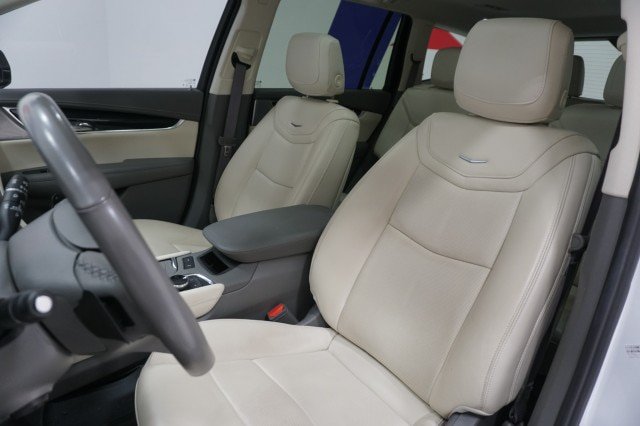 Used 2025 Cadillac XT6 Premium Luxury w/ Technology Package FWD image 21