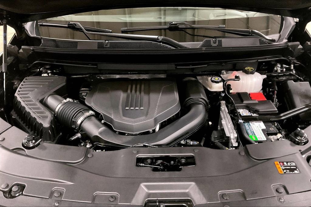 Used 2025 Chevrolet Traverse LT AWD/4WD image 12