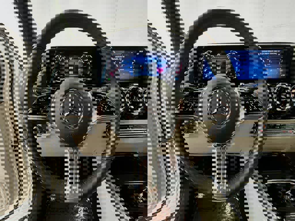 Used 2025 Mercedes-Benz GLA 250 4MATIC image 19