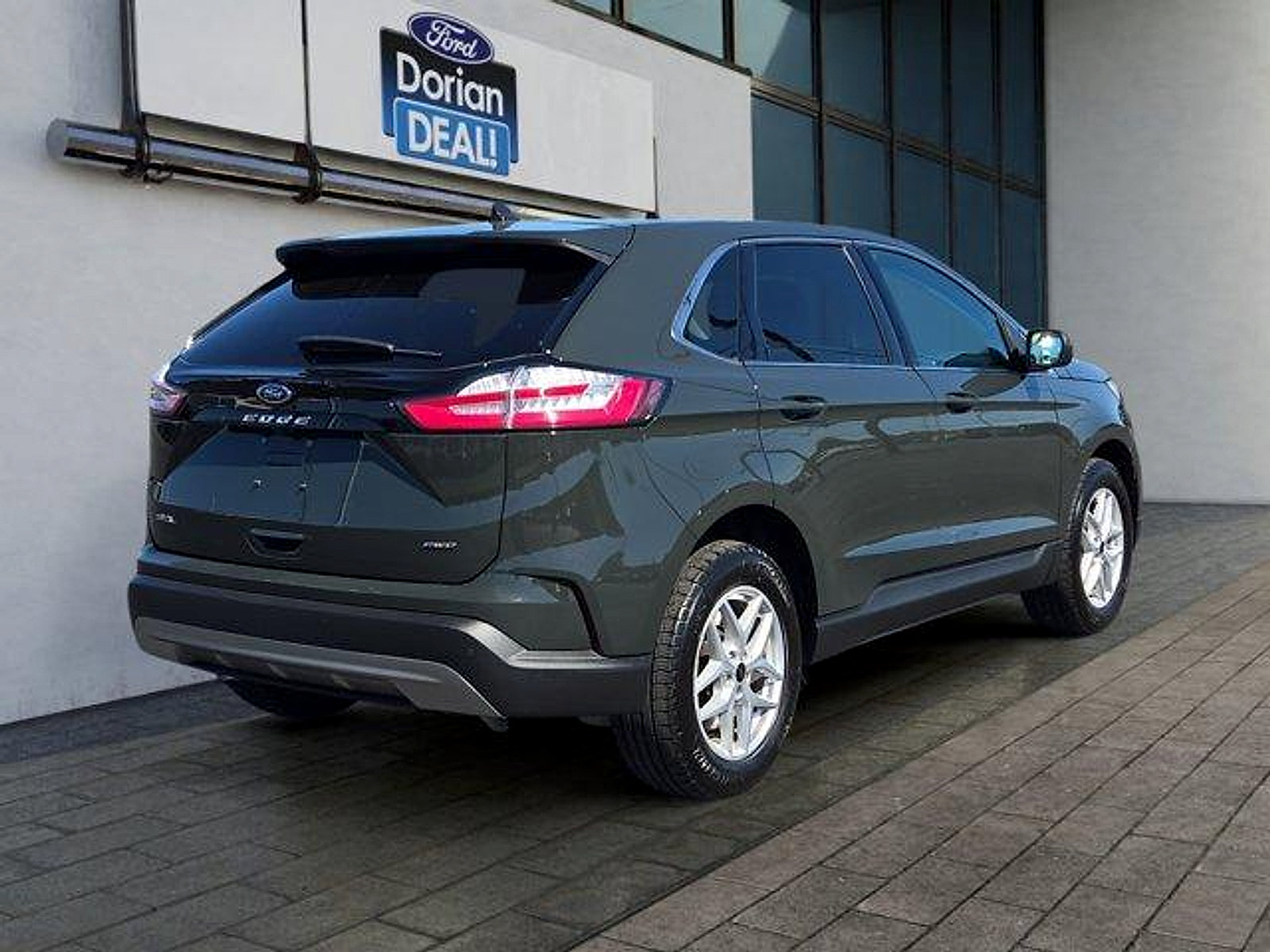 Certified 2024 Ford Edge SEL w/ Convenience Package AWD/4WD image 3