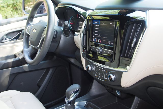 Used 2023 Chevrolet Traverse LS FWD image 10
