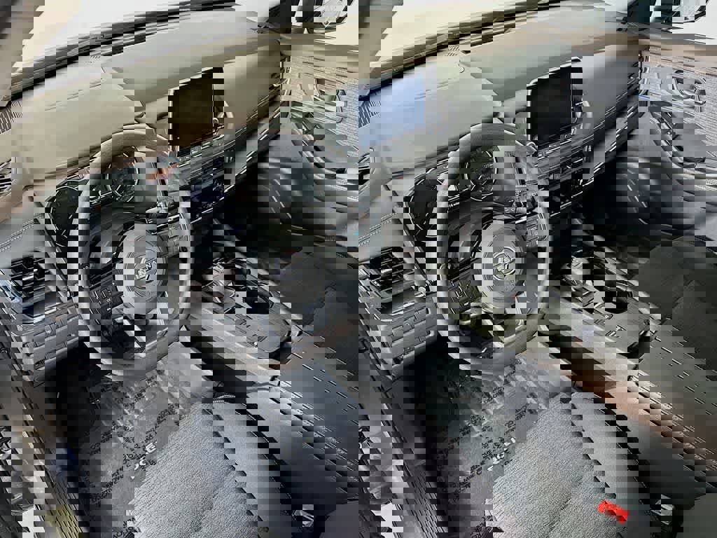 Used 2023 Nissan Rogue SV image 9