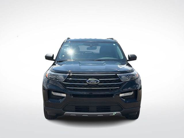 Certified 2023 Ford Explorer XLT w/ Equipment Group 202A AWD/4WD image 3