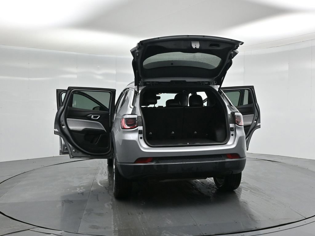 Used 2023 Jeep Compass Latitude image 50