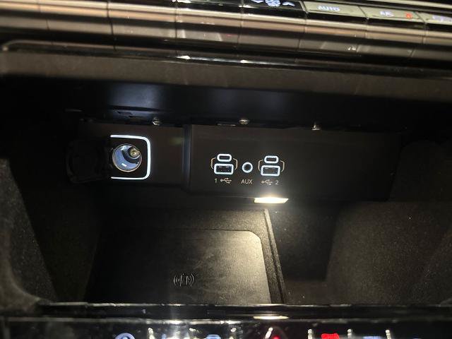 Used 2024 Jeep Wagoneer Series II w/ Flexible Seating Group RWD image 29