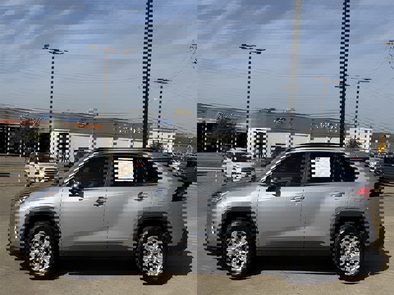 Used 2019 Toyota RAV4 XLE w/ Convenience Package image 3