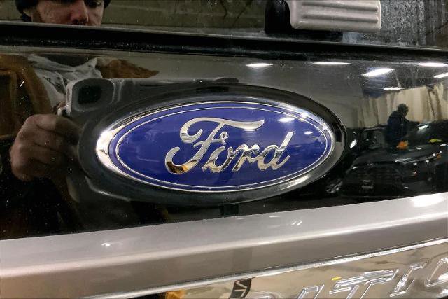 Certified 2017 Ford Expedition Limited w/ Equipment Group 301A image 31