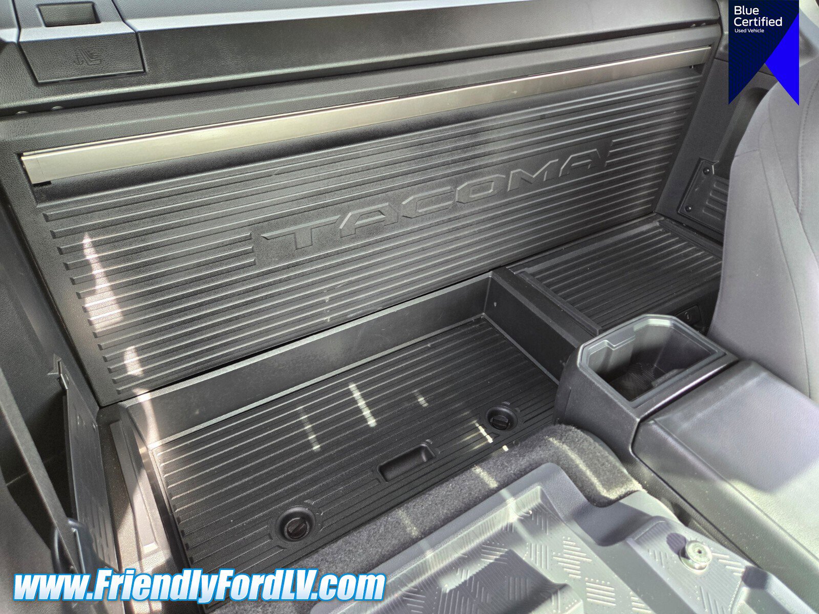 Used 2025 Toyota Tacoma SR AWD/4WD image 14