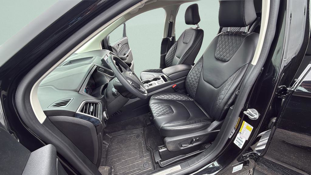 Certified 2024 Ford Edge Titanium AWD/4WD image 17