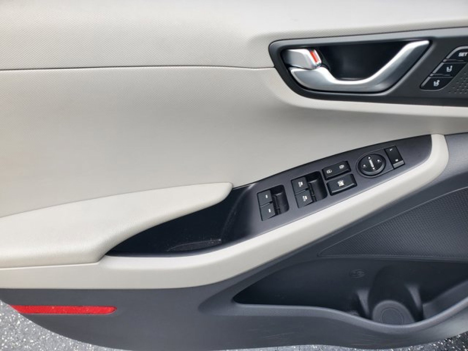 Used 2019 Hyundai Ioniq Limited w/ Ultimate Package 02 image 13