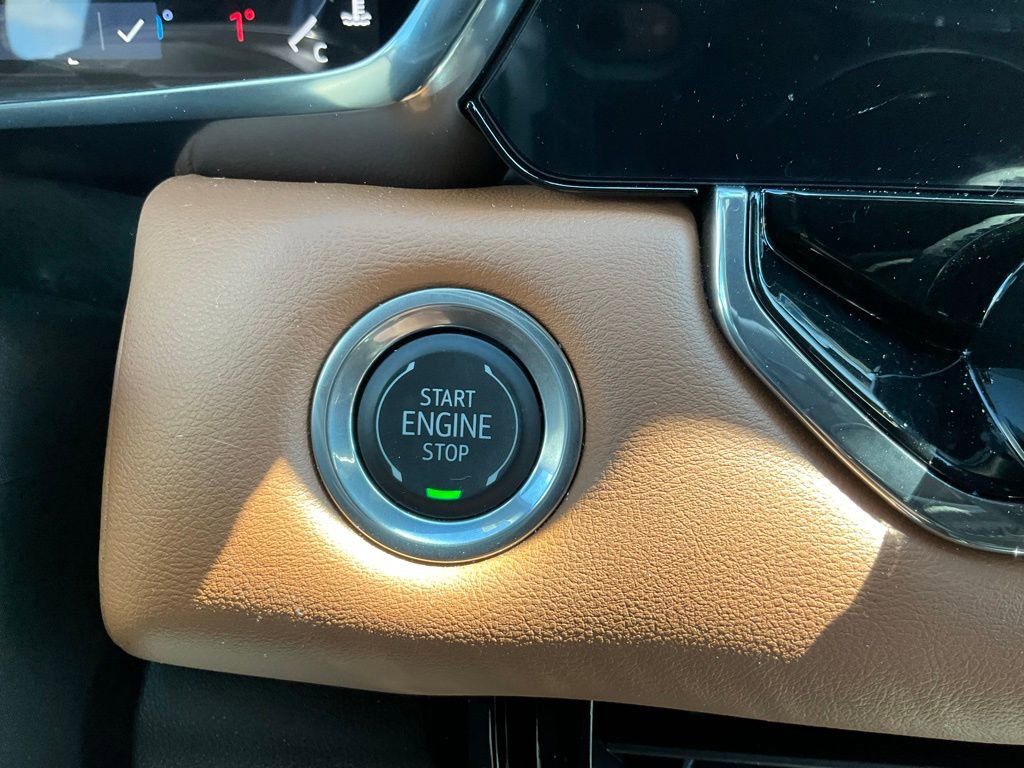 Used 2025 GMC Canyon AT4 w/ Nightfall Edition AWD/4WD image 14