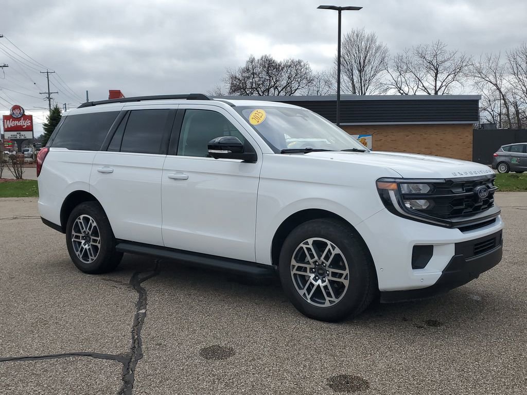 Certified 2025 Ford Expedition Active image 5