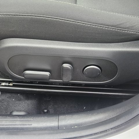 Used 2025 Hyundai Kona SEL image 12