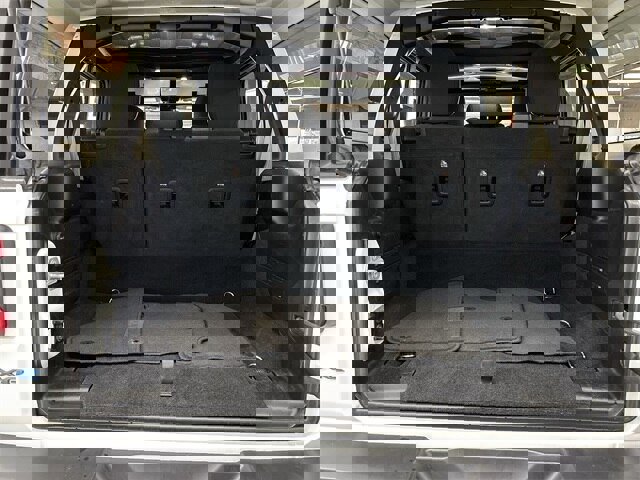 Used 2024 Jeep Wrangler Rubicon image 13