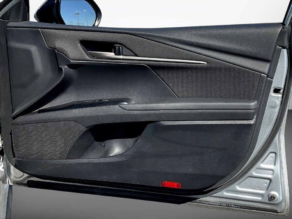 Used 2025 Toyota Camry LE FWD image 32