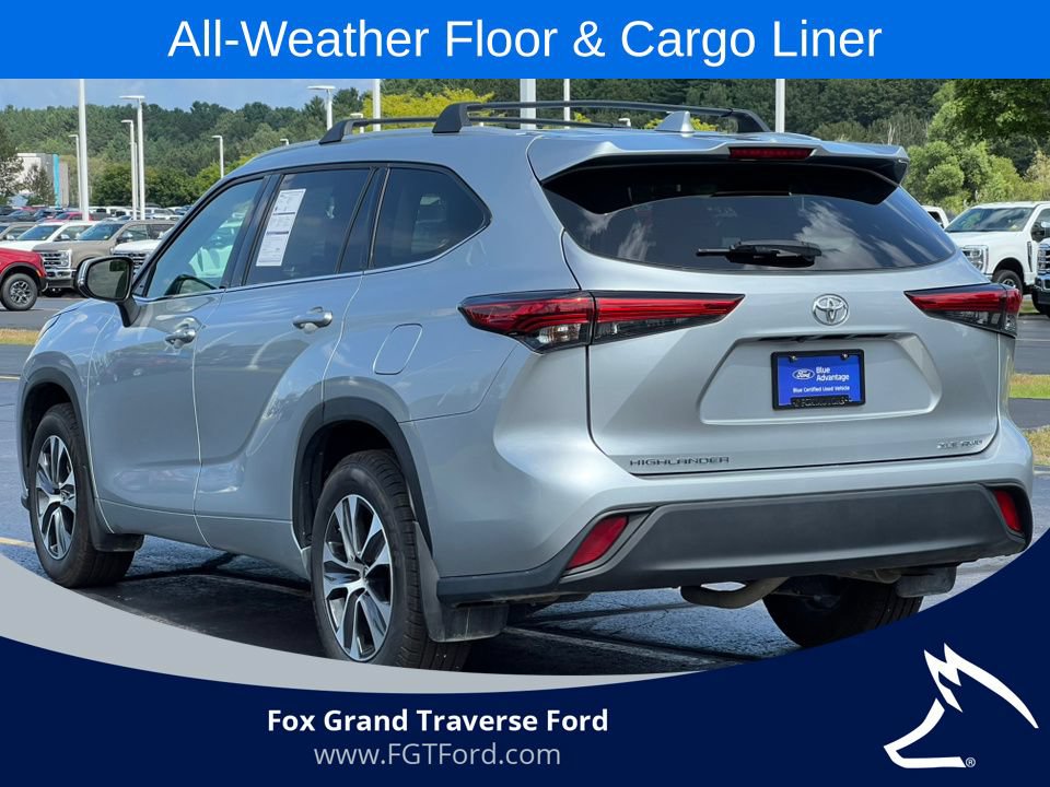 Used 2022 Toyota Highlander XLE AWD/4WD image 42