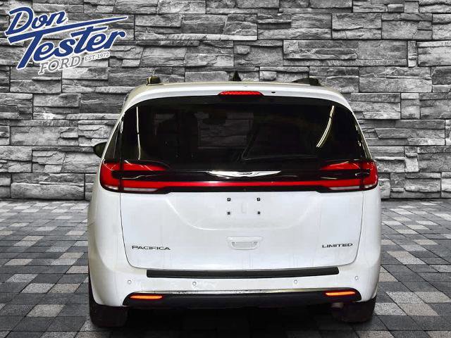 Used 2023 Chrysler Pacifica Limited image 4