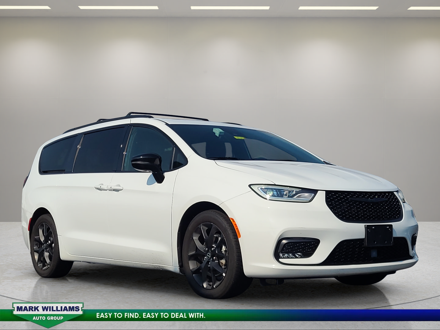 Used 2025 Chrysler Pacifica Limited FWD image 10