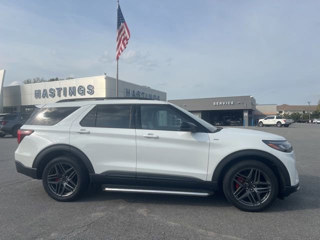 Certified 2025 Ford Explorer ST-Line w/ Premium Package AWD/4WD image 5