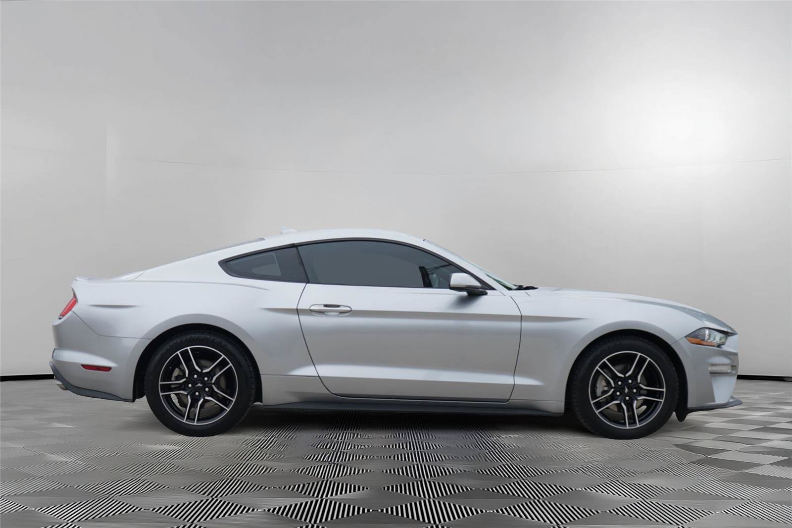 Certified 2021 Ford Mustang Premium RWD image 4