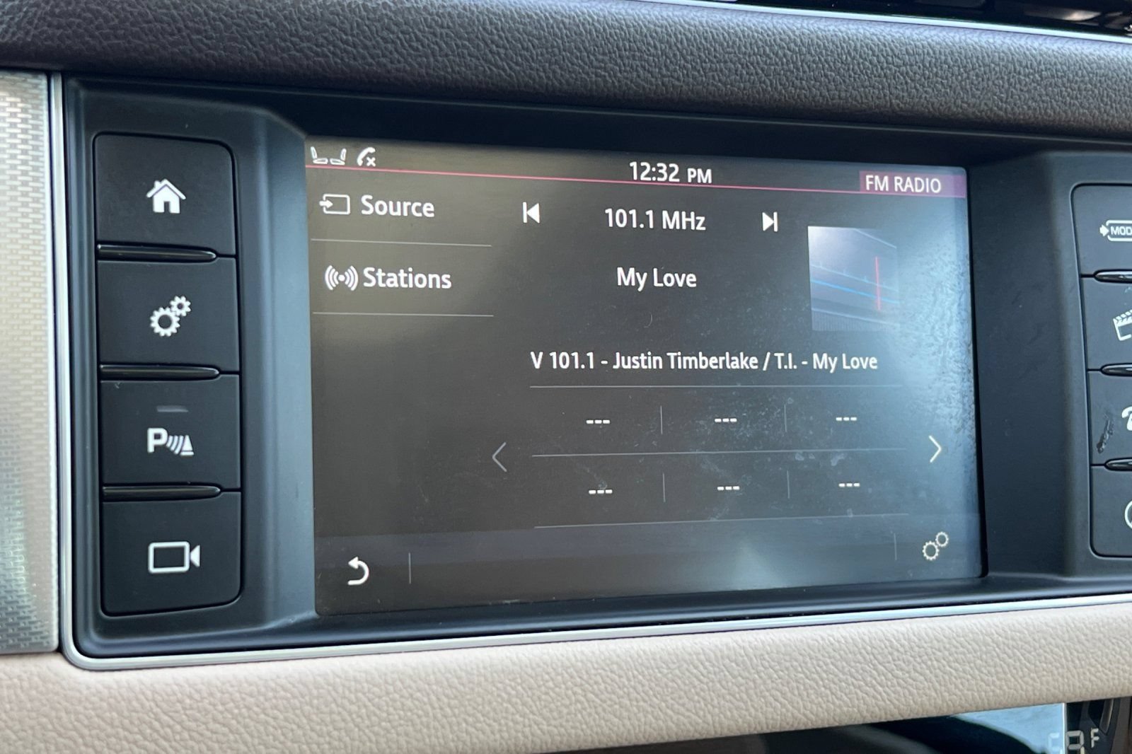 Used 2017 Jaguar XF Prestige RWD image 17