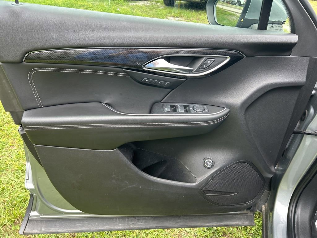 Used 2023 Buick Envision Essence image 12