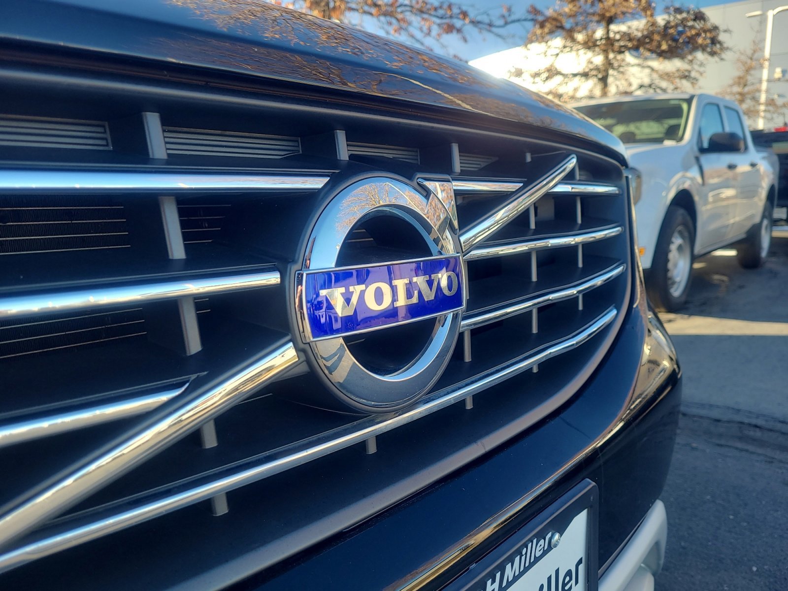 Used 2017 Volvo XC60 T5 Dynamic w/ Preferred Option Package image 23