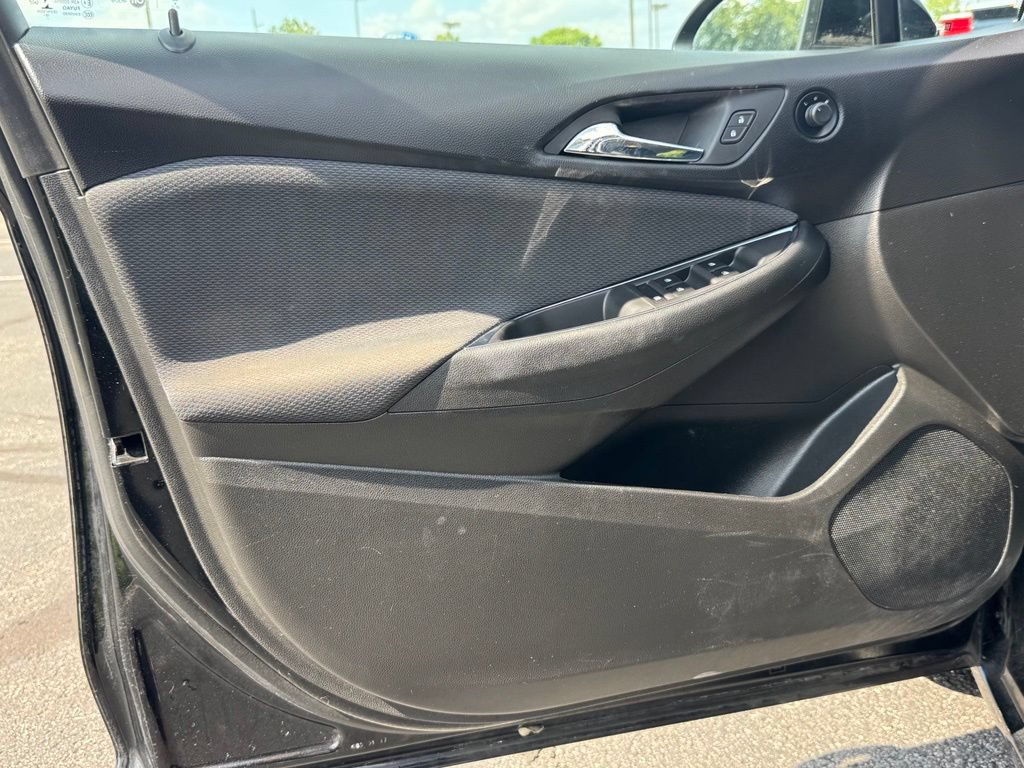 Used 2017 Chevrolet Cruze LT FWD image 20