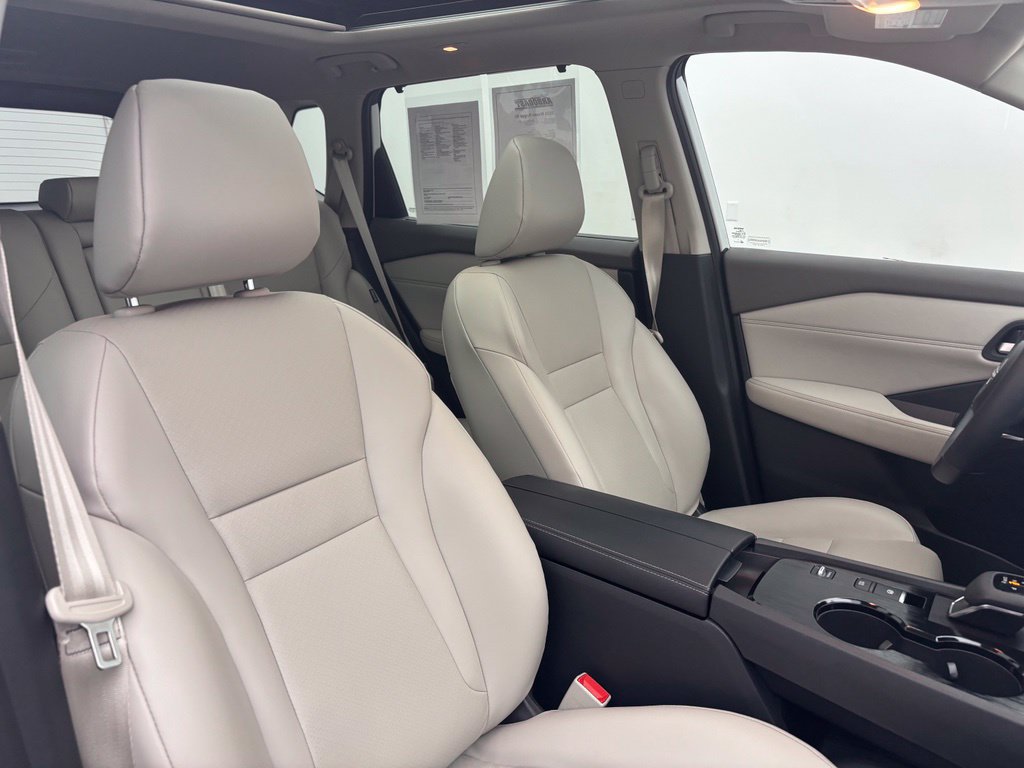 Used 2024 Nissan Rogue SV w/ SV Premium Package FWD image 33