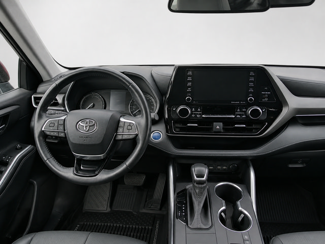 Used 2020 Toyota Highlander XLE AWD/4WD image 17