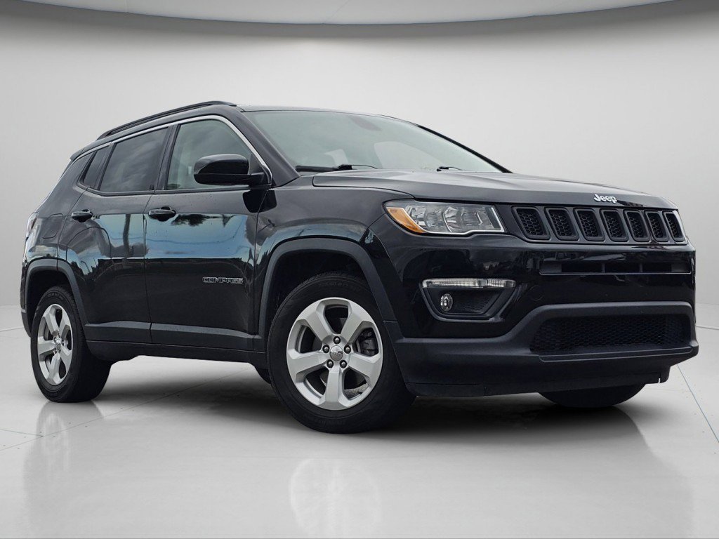 Used 2018 Jeep Compass Latitude image 2