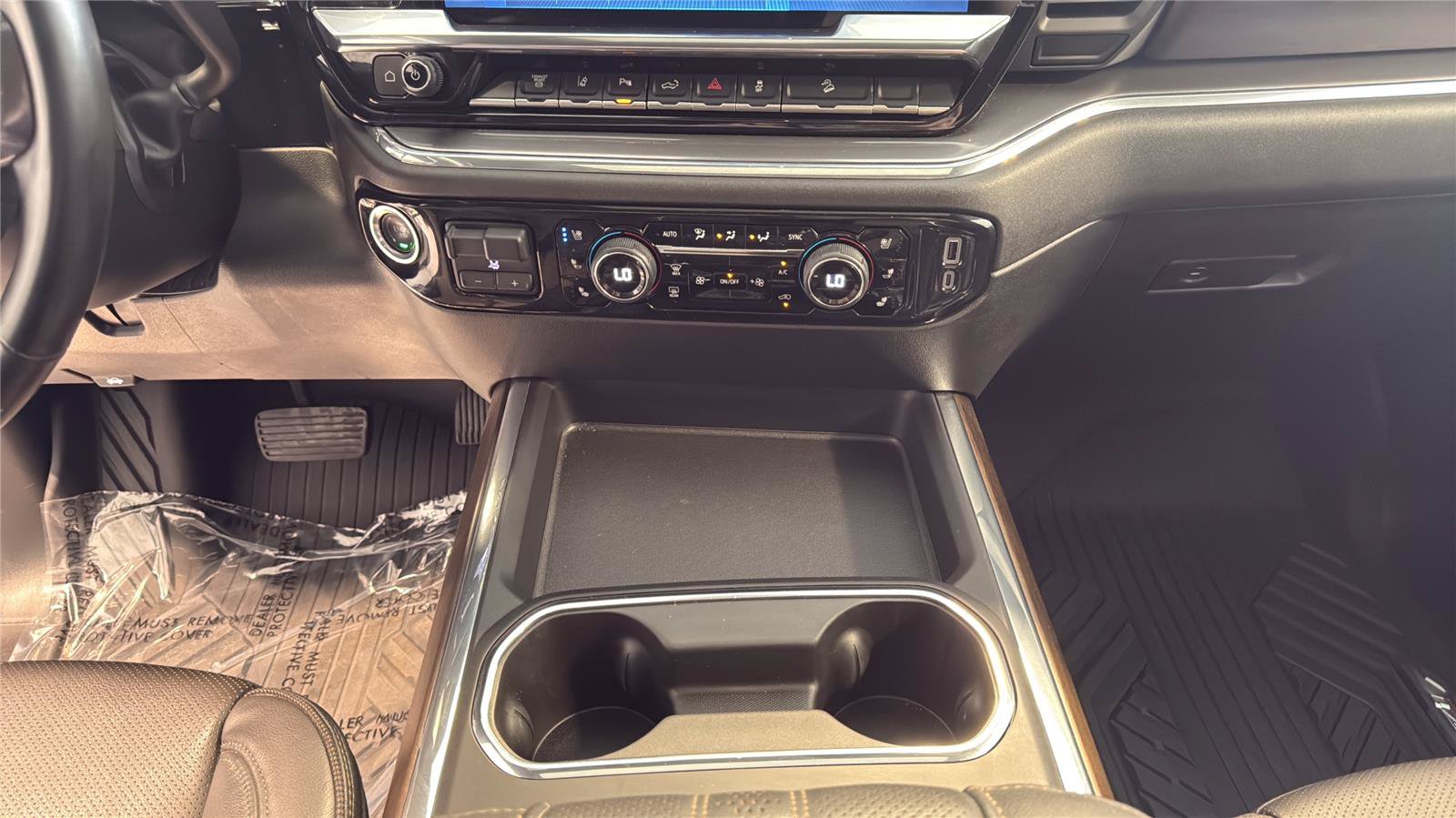 Used 2024 Chevrolet Silverado 2500 High Country w/ High Country Premium Package AWD/4WD image 22