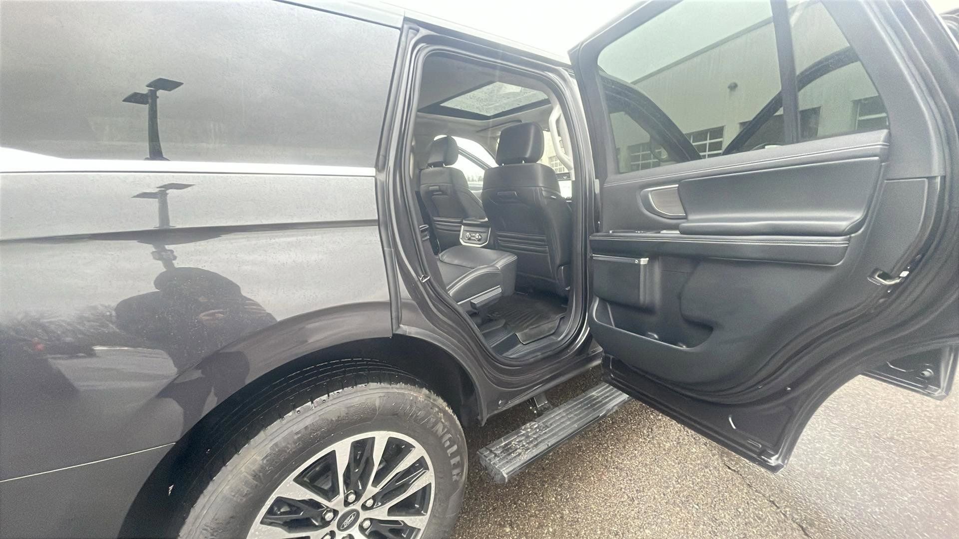 Certified 2025 Ford Expedition Platinum AWD/4WD image 18