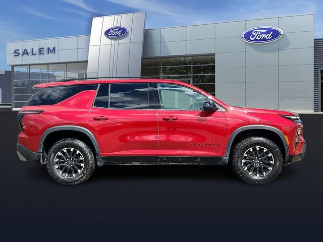 Used 2024 Chevrolet Traverse Z71 AWD/4WD image 2
