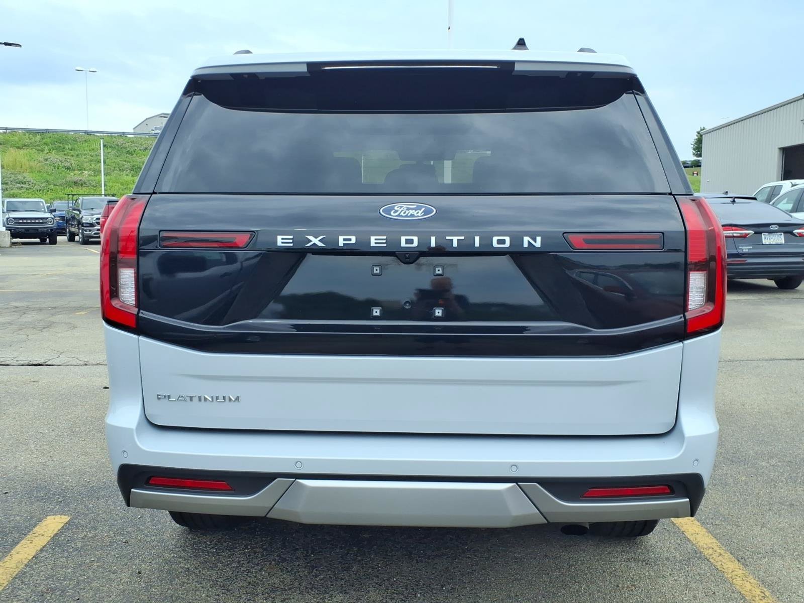 Certified 2025 Ford Expedition Platinum AWD/4WD image 5