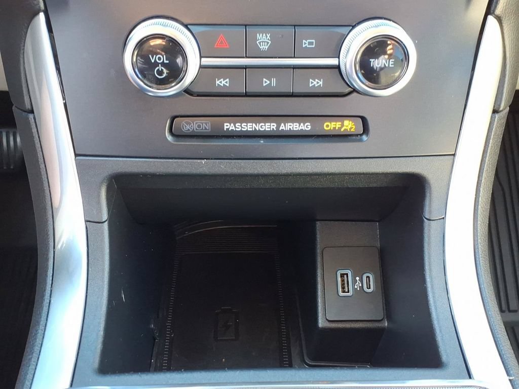 Certified 2024 Ford Edge Titanium AWD/4WD image 17