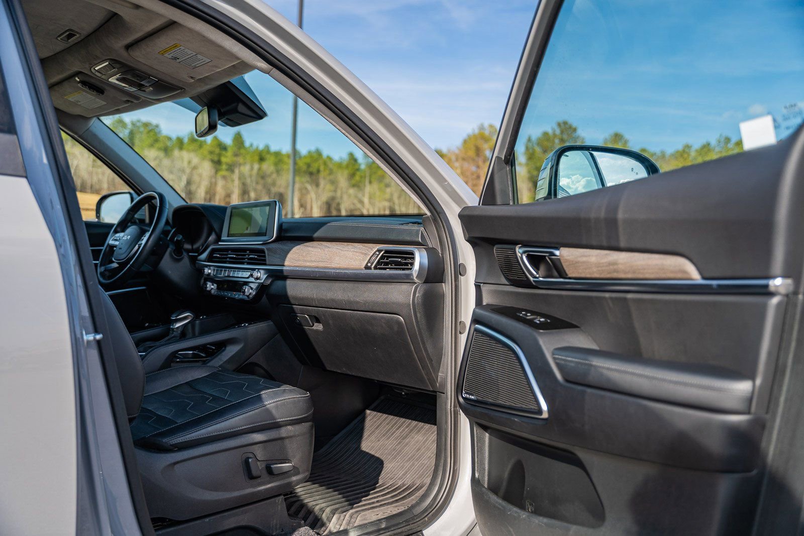 Used 2022 Kia Telluride SX w/ SX Prestige Package image 11