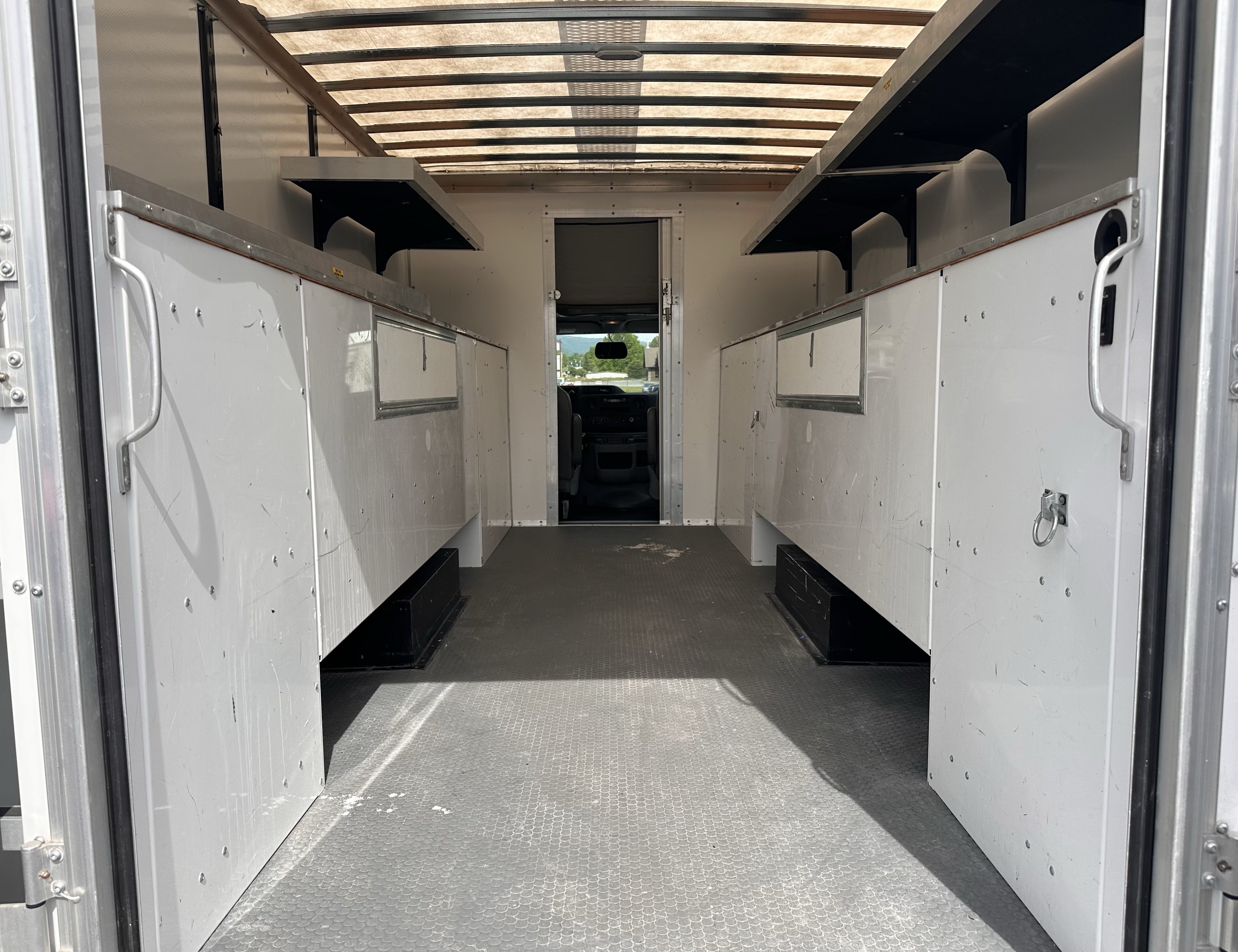Certified 2024 Ford E-450 and Econoline 450 Super Duty w/ Power Windows & Locks Group RWD image 11