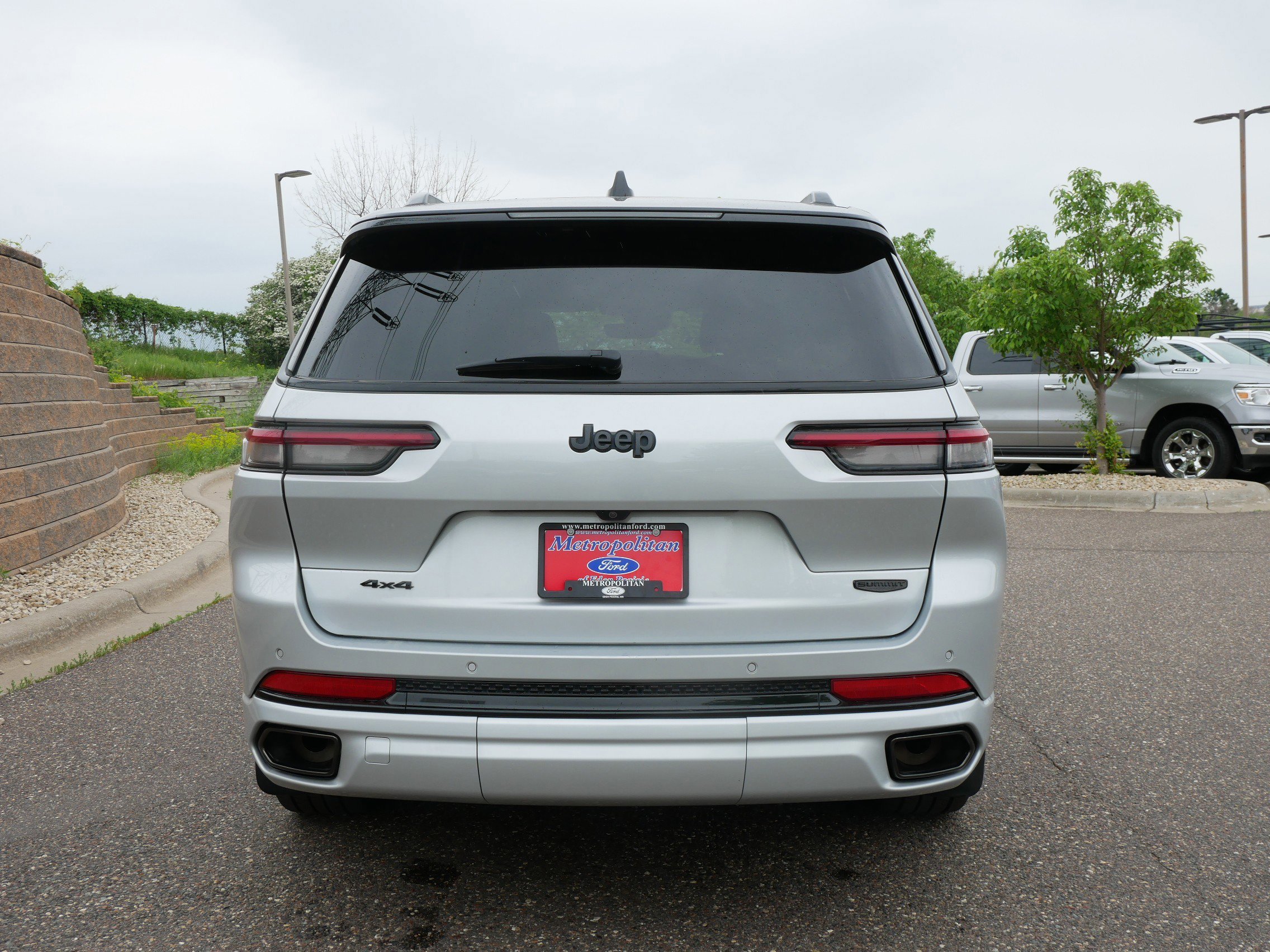 Used 2023 Jeep Grand Cherokee L Summit image 3