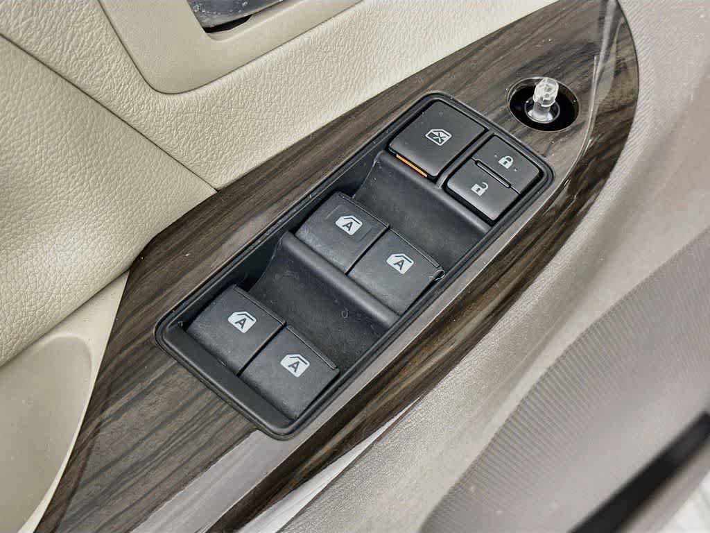 Used 2020 Toyota Sienna XLE w/ XLE Navigation Package FWD image 27