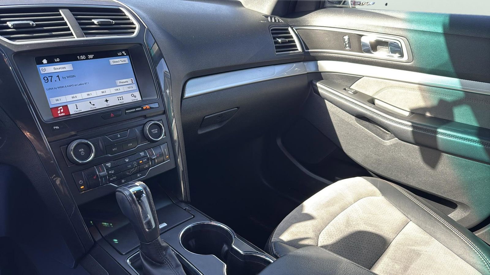 Certified 2017 Ford Explorer XLT w/ Equipment Group 202A image 20