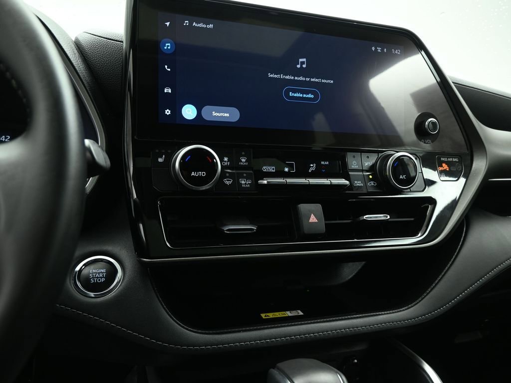 Used 2023 Toyota Highlander XLE image 15