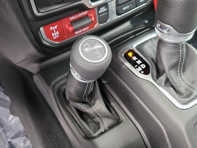 Used 2025 Jeep Gladiator Mojave AWD/4WD image 25