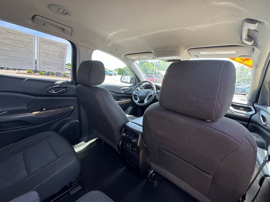 Used 2023 GMC Acadia SLE w/ Driver Convenience Package FWD image 17