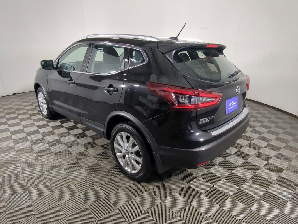 Used 2022 Nissan Rogue Sport SV image 3