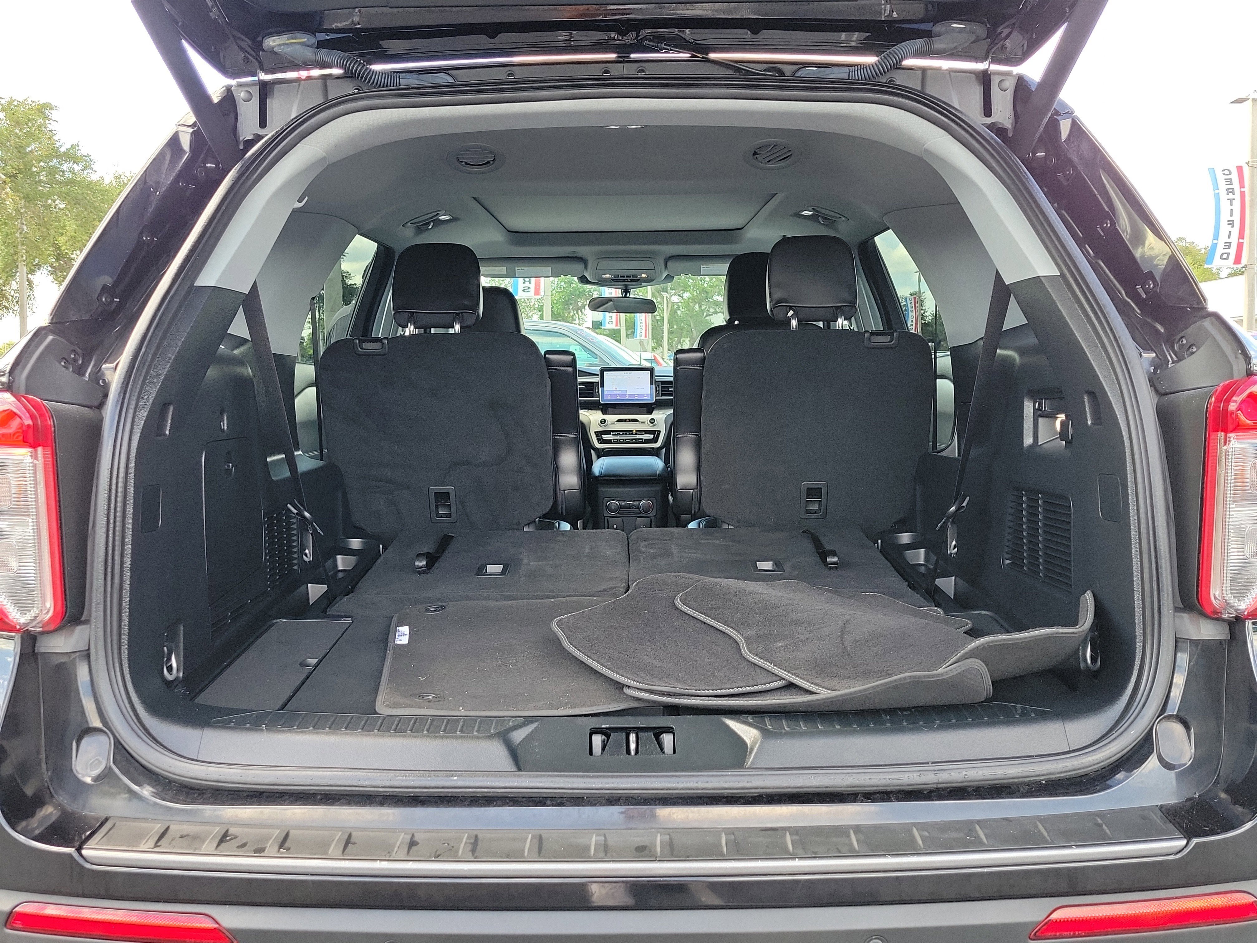 Certified 2023 Ford Explorer XLT w/ Equipment Group 202A AWD/4WD image 10