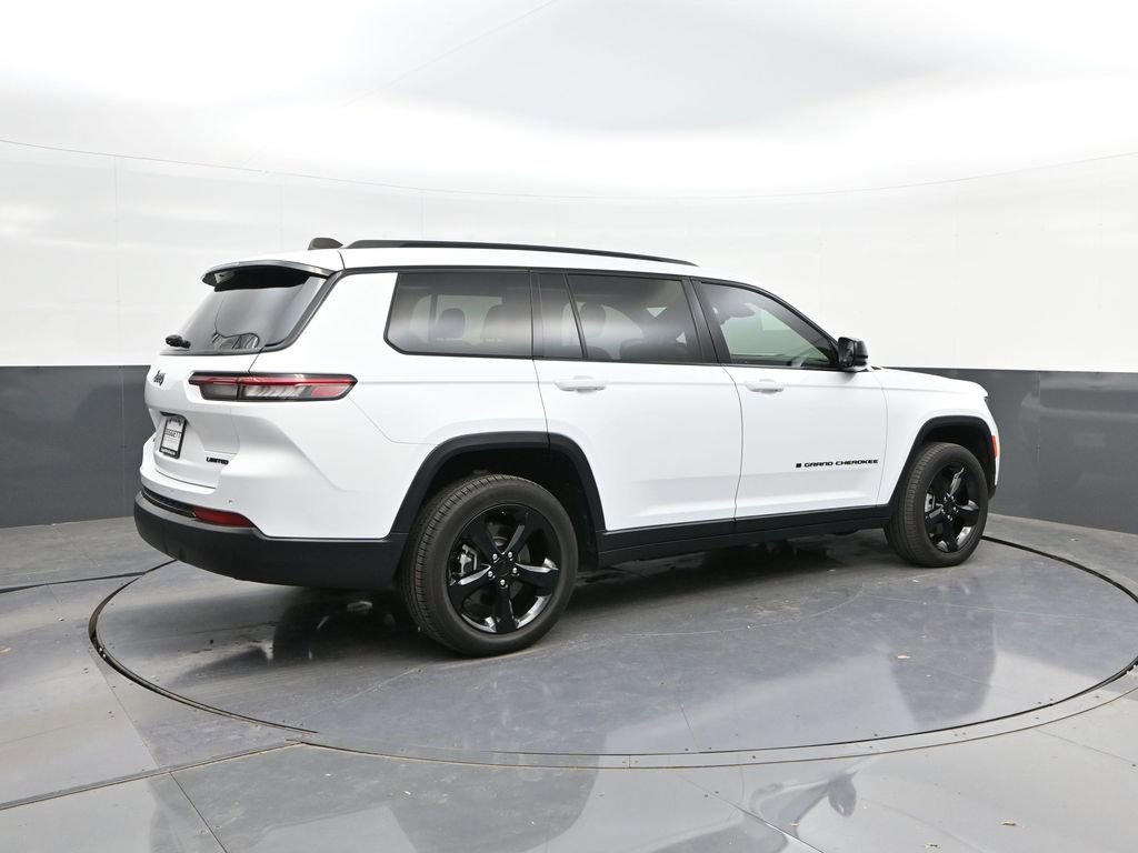 Used 2024 Jeep Grand Cherokee L Limited w/ Black Appearance Package image 15